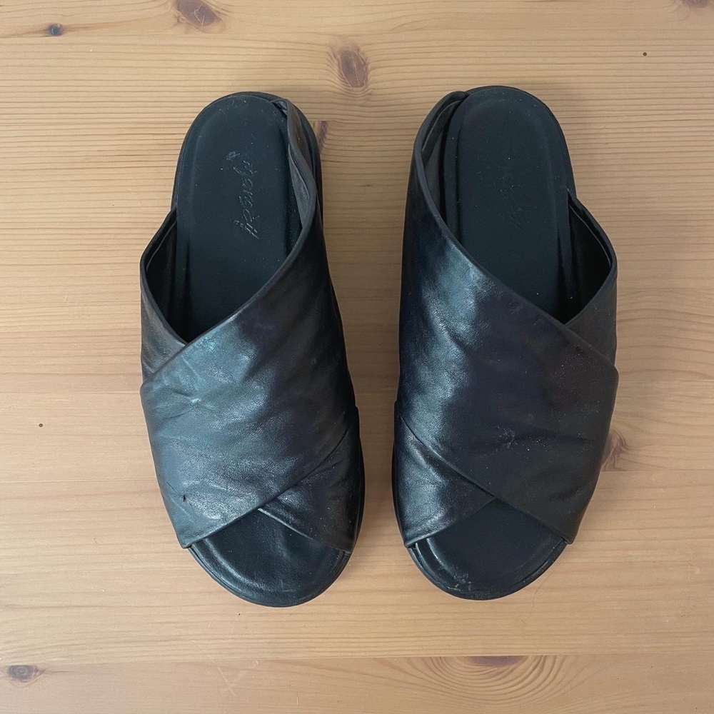 Marsèll black leather slides 🖤